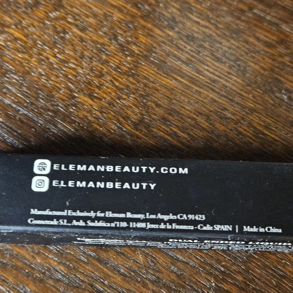Eleman Beauty duel Ended liquid lipstick and gloss.